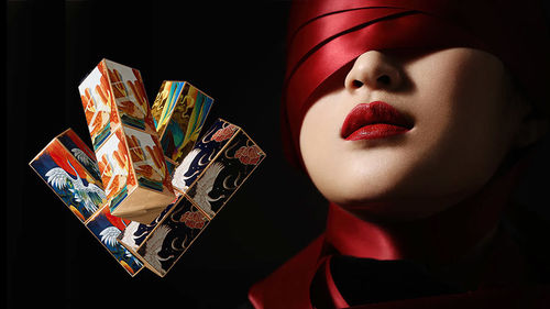 Exclusive Lipstick Printing.
